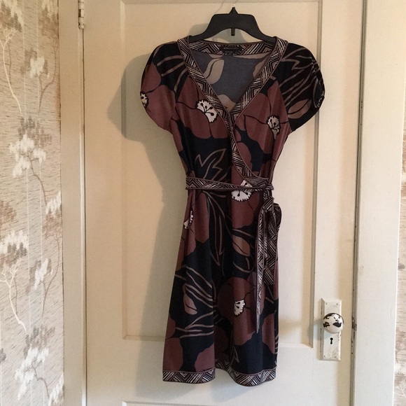 BCBGMaxAzria Dresses & Skirts - BCBG Wrap Dress 🌺